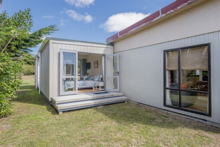 Photo of property in 37 Sarah Street, Waikawa Beach, Manakau, 5573