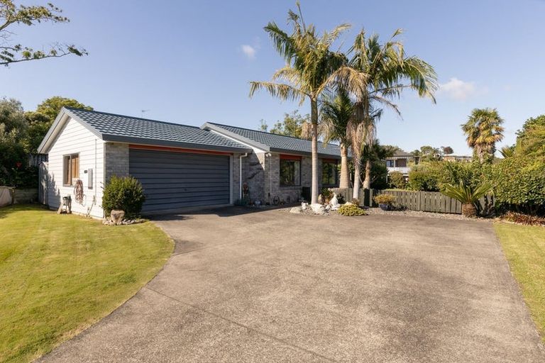 Photo of property in 16 Margaret Drive, Omokoroa, 3114