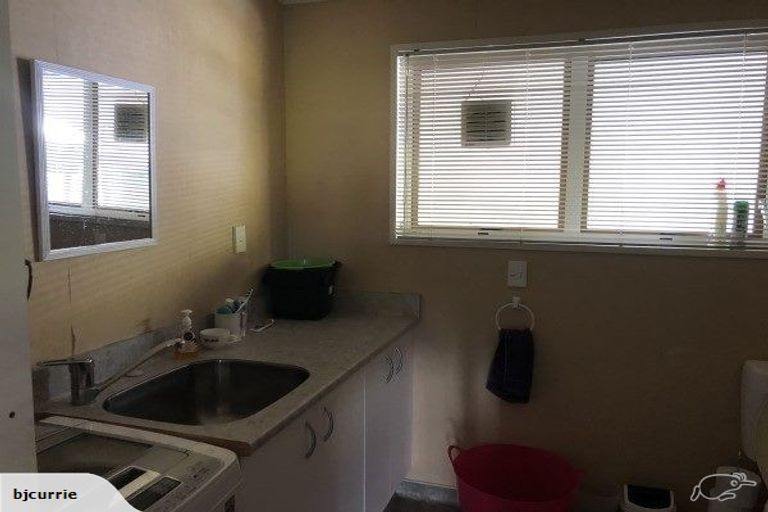 Photo of property in 60 John F Kennedy Drive, Milson, Palmerston North, 4414