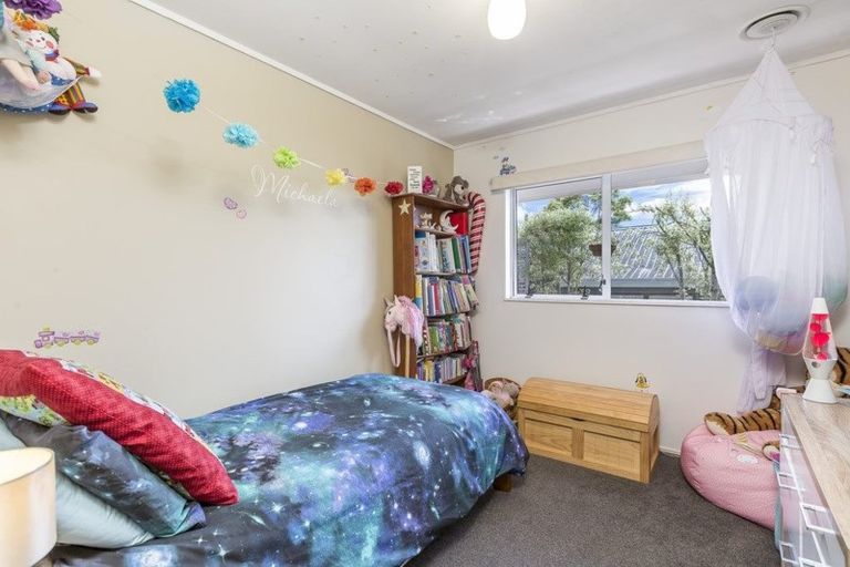 Photo of property in 2/39 Fairmount Road, Titirangi, Auckland, 0604