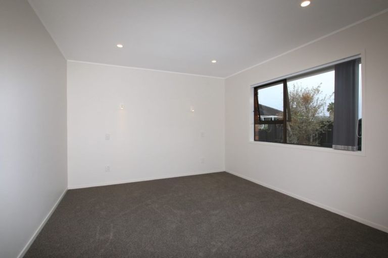 Photo of property in 2/11 Taharoto Road, Takapuna, Auckland, 0622