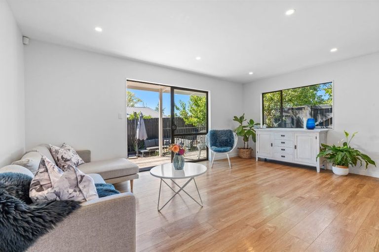 Photo of property in 69a Kervil Avenue, Te Atatu Peninsula, Auckland, 0610