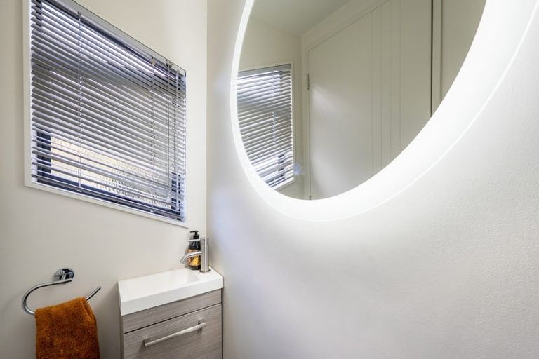 Photo of property in 2/16 Law Street, Torbay, Auckland, 0630