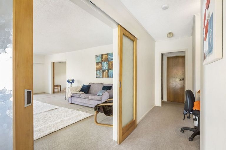 Photo of property in 115 Sunset Road, Totara Vale, Auckland, 0632