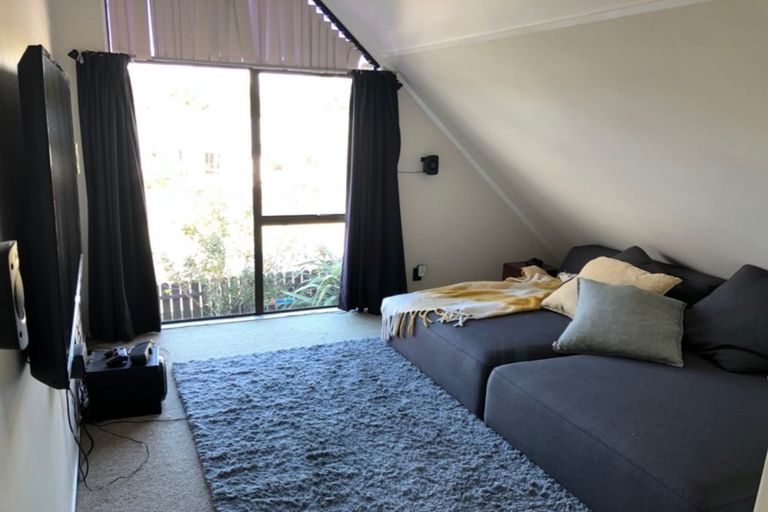 Photo of property in 2 Millen Place, Clarks Beach, 2122