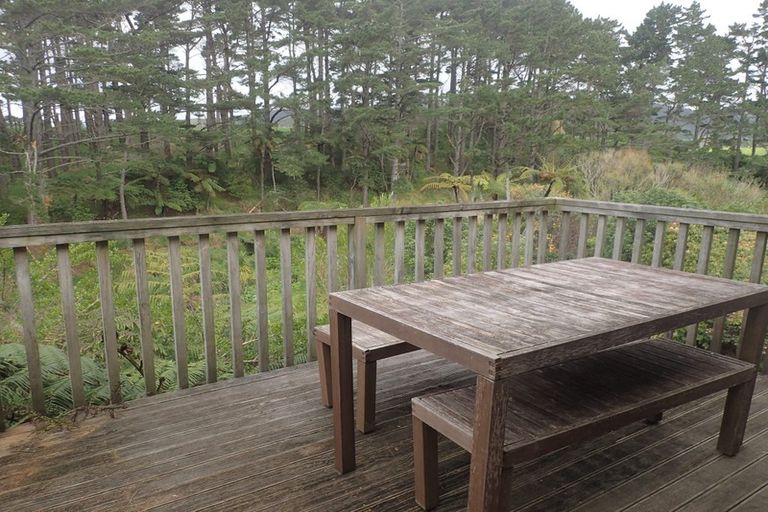 Photo of property in 15 Linda Street, Oakura, 4314