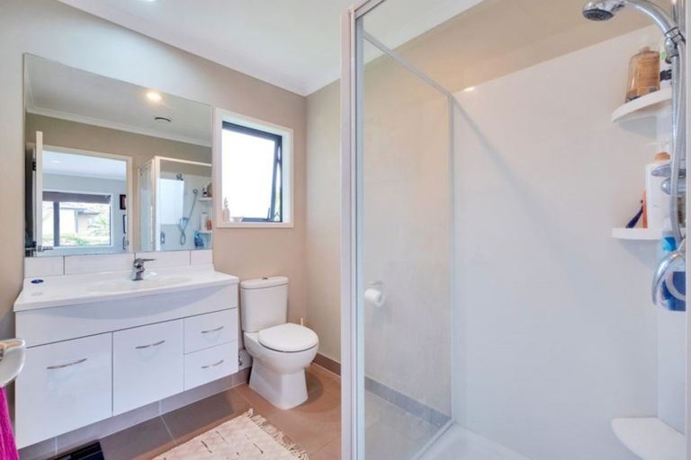 Photo of property in 38 Raabia Close, Parakai, 0830