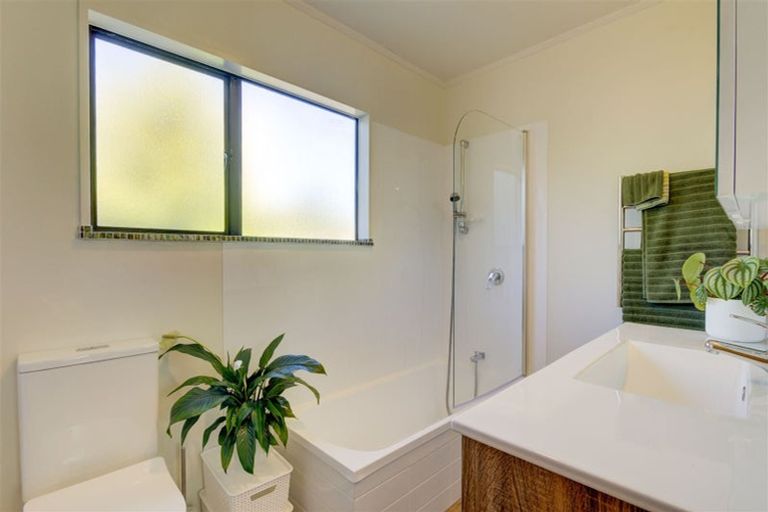 Photo of property in 19 Mckenzie Place, Waikuku Beach, 7402