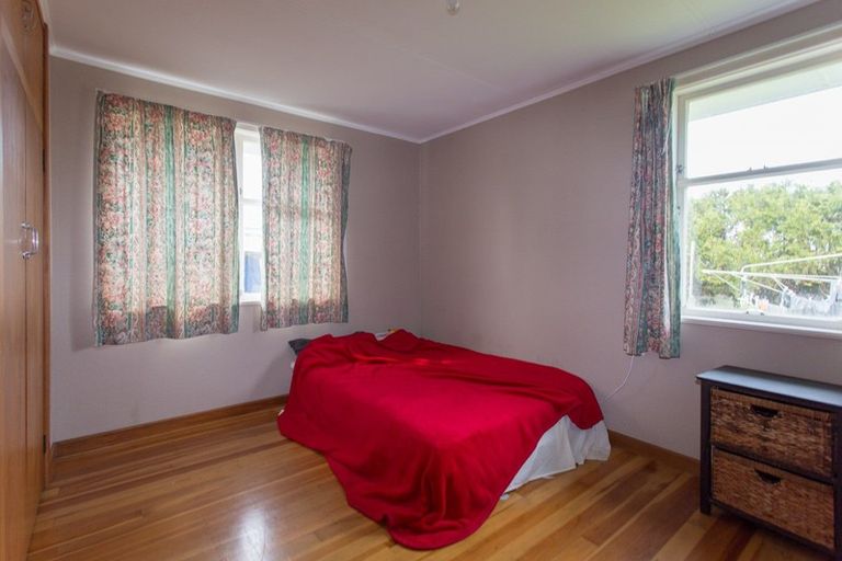 Photo of property in 35 Brassey Street, Waverley, 4510