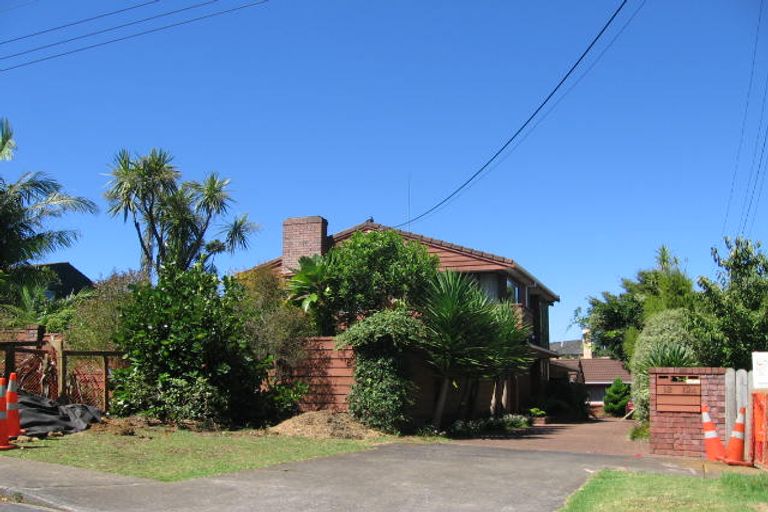 Photo of property in 2/12 Pierce Road, Milford, Auckland, 0620