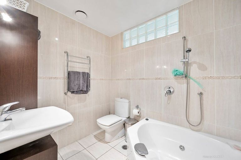 Photo of property in Stadium Garden Flats, 313/107 Thorndon Quay, Pipitea, Wellington, 6011