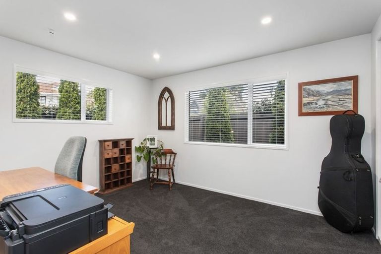 Photo of property in 106 Regency Crescent, Redwood, Christchurch, 8051