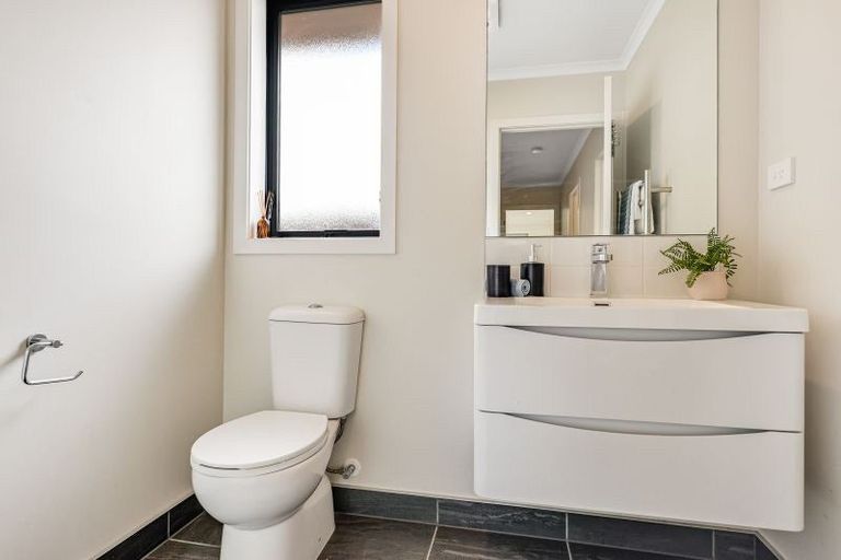 Photo of property in 5 Manawaroa Close, Grandview Heights, Hamilton, 3200