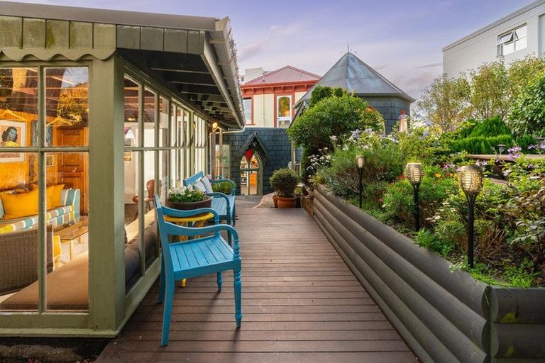 Photo of property in 30 Roxburgh Street, Mount Victoria, Wellington, 6011