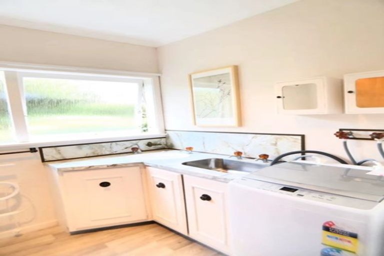 Photo of property in 35 Montgomery Avenue, Rothesay Bay, Auckland, 0630