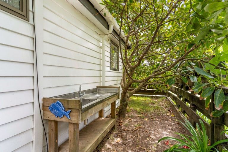 Photo of property in 218 Patuwai Drive, Whangamata, 3620