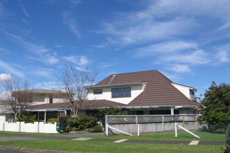 Photo of property in 2 Ngatai Road, Otumoetai, Tauranga, 3110
