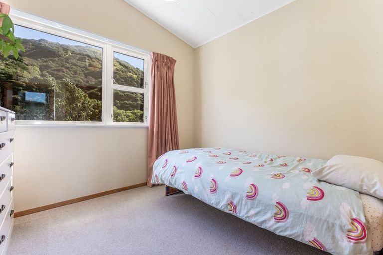 Photo of property in 2 Raroa Place, Pukerua Bay, 5026