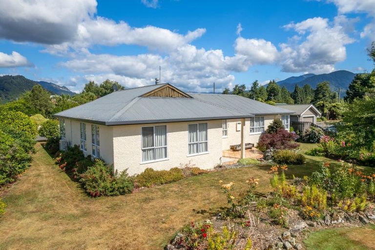 Photo of property in 2 Milton Street, Murchison, 7007