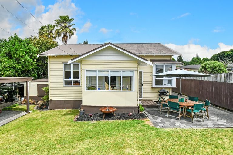Photo of property in 2c Waiari Road, Conifer Grove, Takanini, 2112