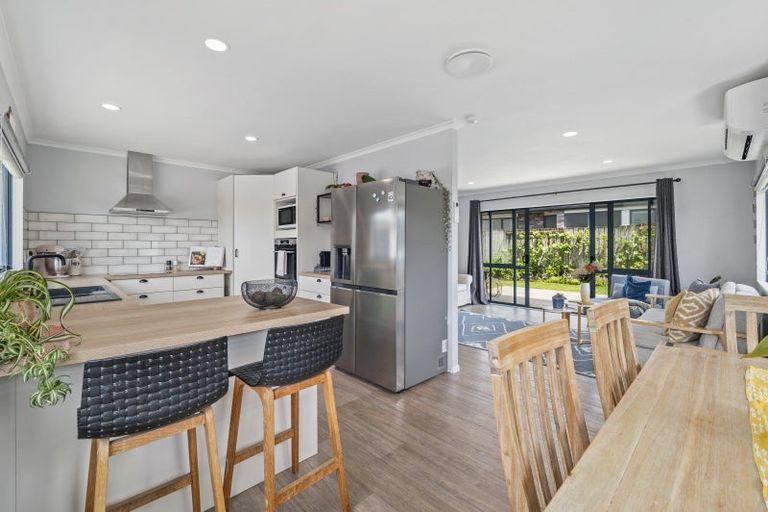 Photo of property in 17 Edward Payton Grove, Pukehangi, Rotorua, 3015