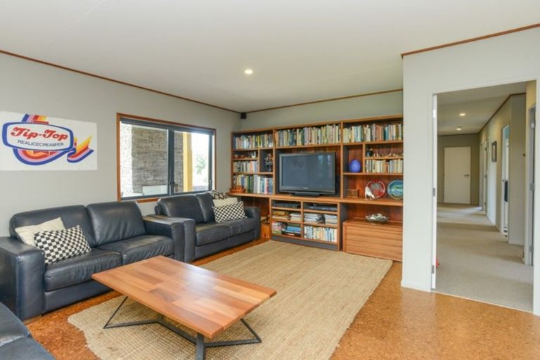 Photo of property in 43 Shoal Beach Road, Aramoana, Waipawa, 4271