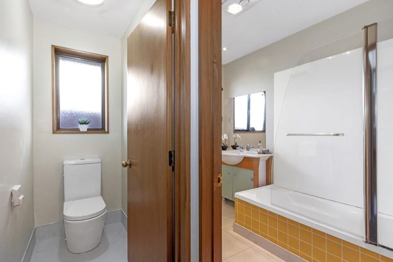 Photo of property in 8a Honeysuckle Place, Northcote, Christchurch, 8052