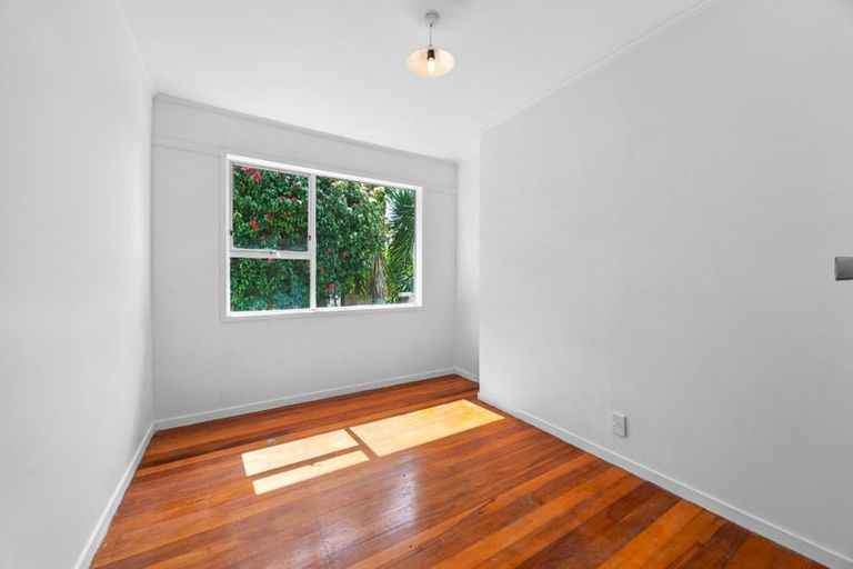 Photo of property in 13 Booralee Avenue, Botany Downs, Auckland, 2010