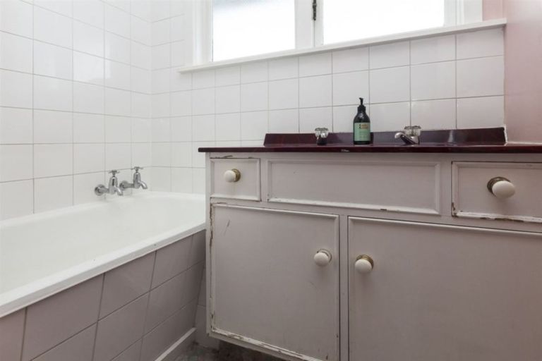 Photo of property in 30 Tenby Place, Avondale, Christchurch, 8061