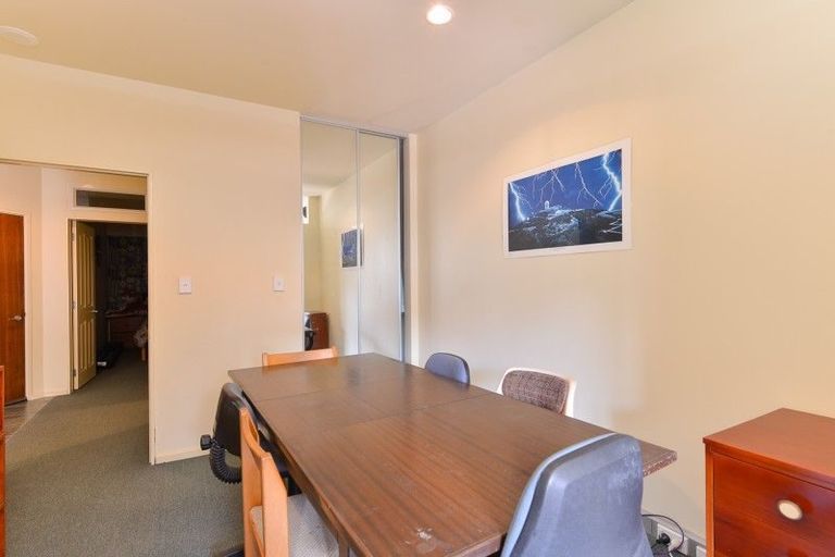 Photo of property in Atrium Apartments, 2r/154 The Terrace, Wellington Central, Wellington, 6011