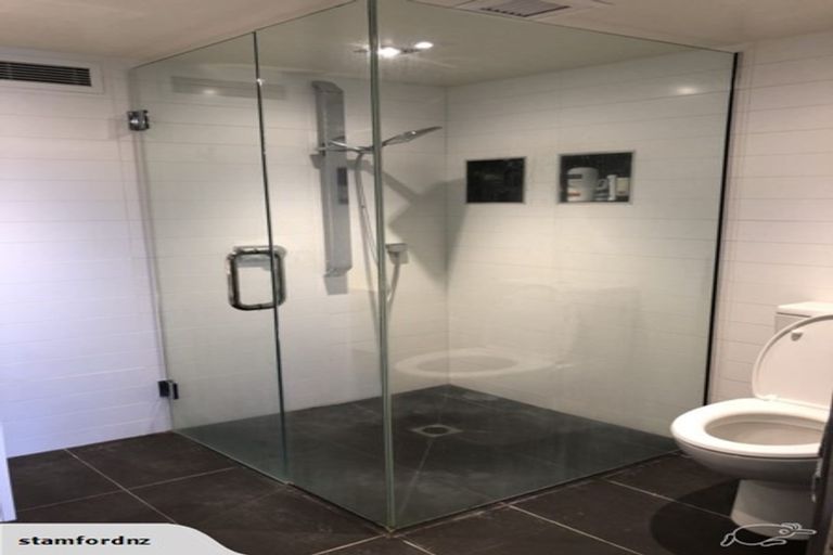 Photo of property in 46 Taupo Street, Green Bay, Auckland, 0604