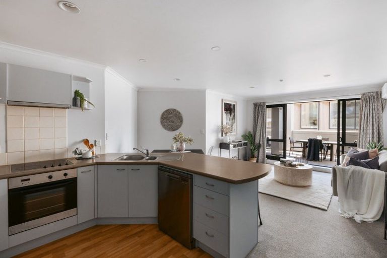 Photo of property in Paramount Apartments, 11/281 Maunganui Road, Mount Maunganui, 3116