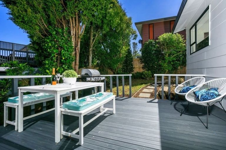 Photo of property in 2/157 Spinella Drive, Bayview, Auckland, 0629