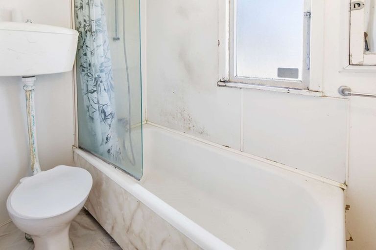 Photo of property in 1 Manuka Street, Castlecliff, Whanganui, 4501