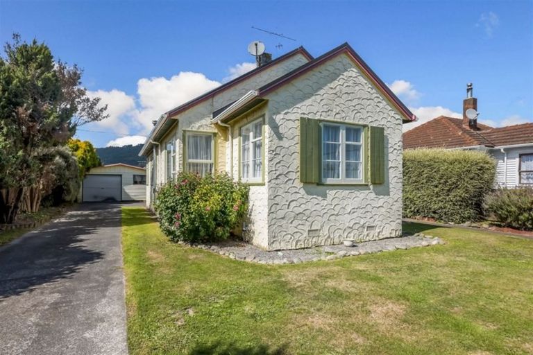 Photo of property in 361 Cambridge Terrace, Naenae, Lower Hutt, 5011