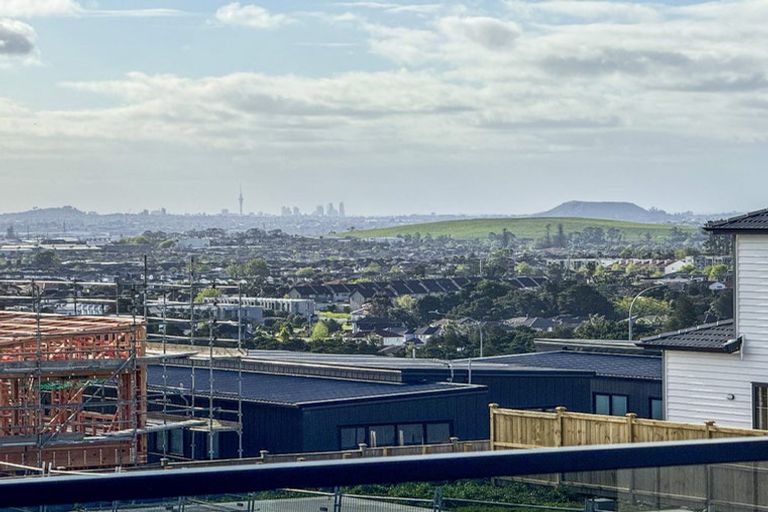 Photo of property in 8 Mill Hill Close, Flat Bush, 2019