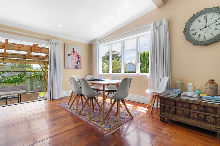 Photo of property in 98 Jellicoe Street, Martinborough, 5711