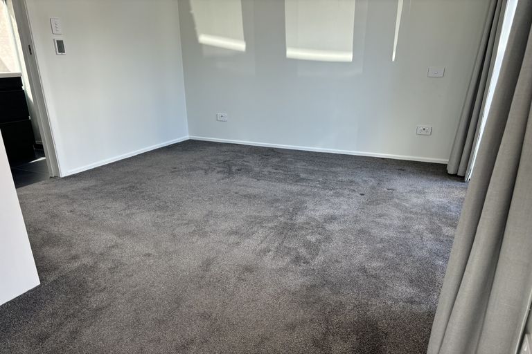 Photo of property in 19 Taupo Street, Green Bay, Auckland, 0604