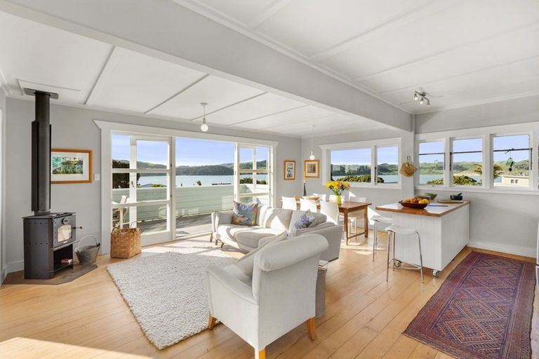 Photo of property in 2 Government Road, Raglan, 3225