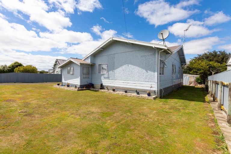 Photo of property in 2 Gladstone Street, Dannevirke, 4930
