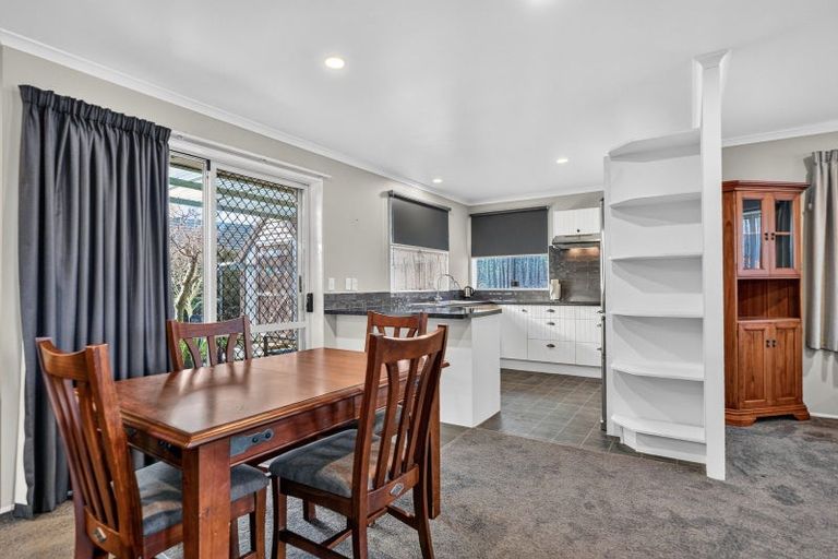 Photo of property in 35 Nottingham Drive, Hamilton East, Hamilton, 3216