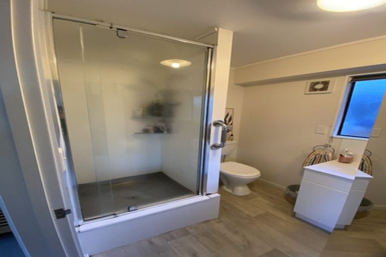 Photo of property in 1/51b Sunset Road, Totara Vale, Auckland, 0632