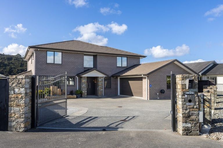 Photo of property in 14 Sir Lincoln Drive, Kumeu, 0810