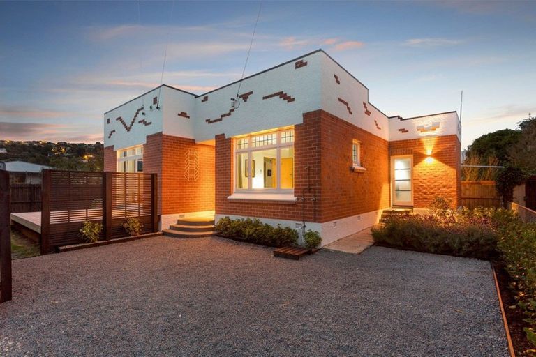 Photo of property in 92 Hargest Crescent, Saint Clair, Dunedin, 9012