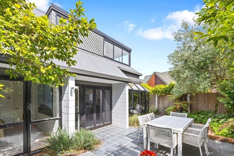 Photo of property in 75b Aikmans Road, Merivale, Christchurch, 8014