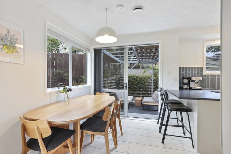 Photo of property in 35 Terra Nova Street, Glen Eden, Auckland, 0602