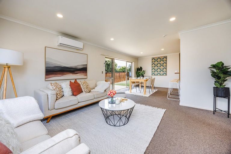 Photo of property in 98 Riverton Drive, Randwick Park, Auckland, 2105