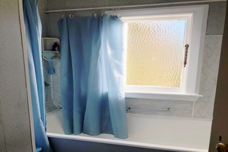 Photo of property in 1 Montrose Avenue, Culverden, 7392