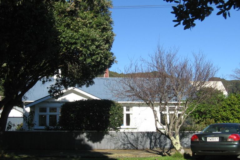 Photo of property in 15 Karamu Street, Eastbourne, Lower Hutt, 5013