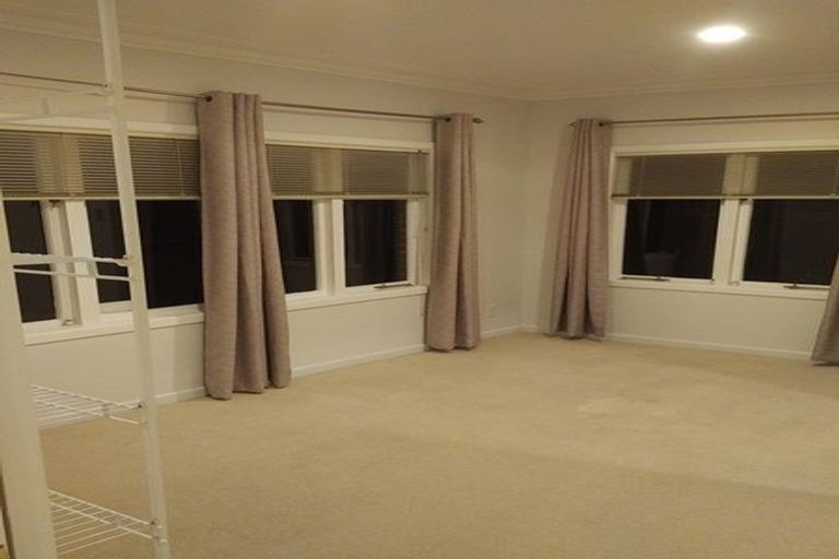 Photo of property in 28 Coles Crescent, Papakura, 2110